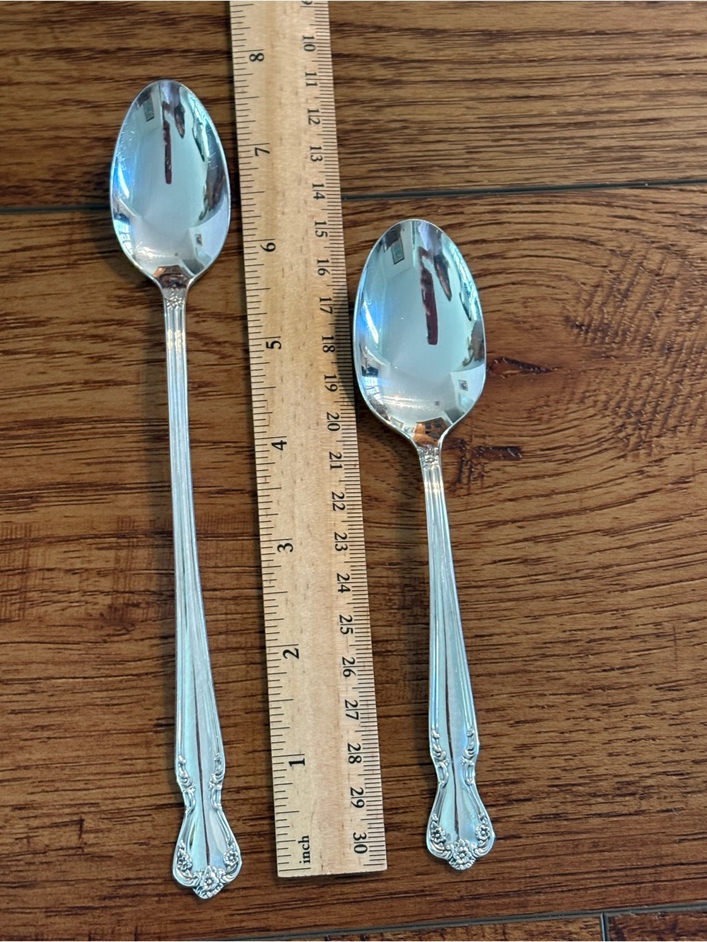 12 piece Rogers & Bro Remembrance Silverplate Spoon Set Tea & Iced Tea